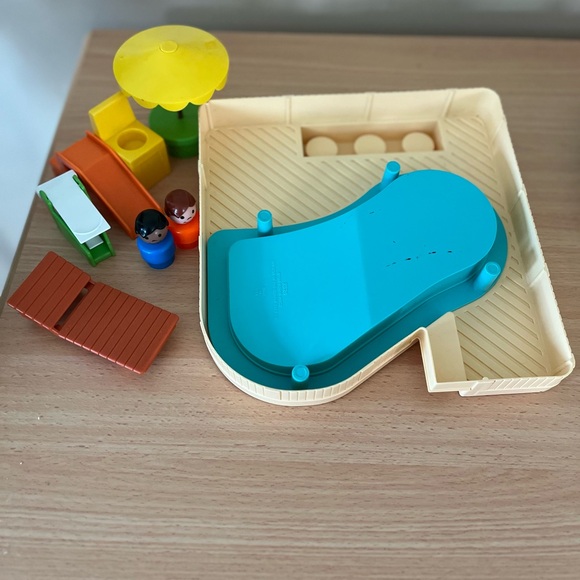 Vintage Fisher Price Little People Swimming Pool Playset - Picture 3 of 9
